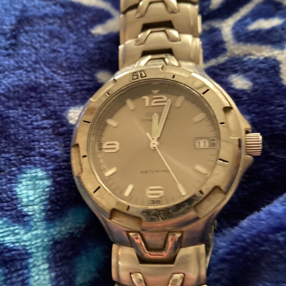 🤍🤍 Men’s guess watch - Picture 7 of 8